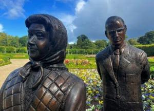 New Queen Elizabeth II statue panned in Northern Ireland | FOX 28 Spokane