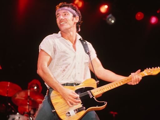 Learn 4 Bruce Springsteen guitar chords and inspire your own guitar glory days