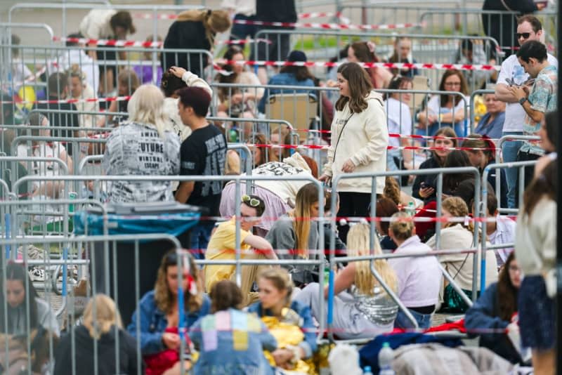 Cheerleaders to greet Taylor Swift fans at German city's rail station