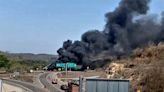 IMÁGENES | Chocan y se incendian dos camiones en la libre Lázaro Cárdenas-Zihuatanejo