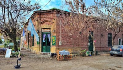 La historia del pueblo rural que está a dos horas de Buenos Aires, es ideal para una “escapada del día” y se hizo famoso por sus pastelitos