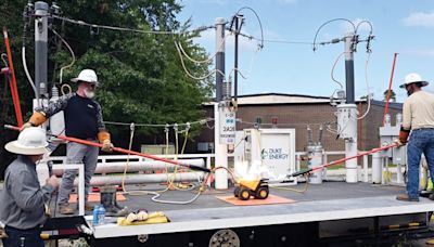 Shock and awe: Duke Energy linemen offer electrical demonstration for area first responders - Salisbury Post