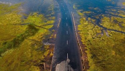 ¿Cuál es la carretera que desaparece dos veces al día y dónde se ubica?