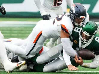 Jets QB Aaron Rodgers 'fine' after getting 'banged up' in loss to Broncos