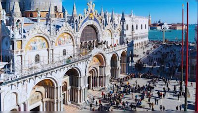 Venice to cap tourist group sizes at 25 to combat overcrowding; rule to apply from August 1