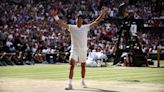 Tennis: l'Espagnol Carlos Alcaraz conserve son titre à Wimbledon après sa démonstration face à Novak Djokovic