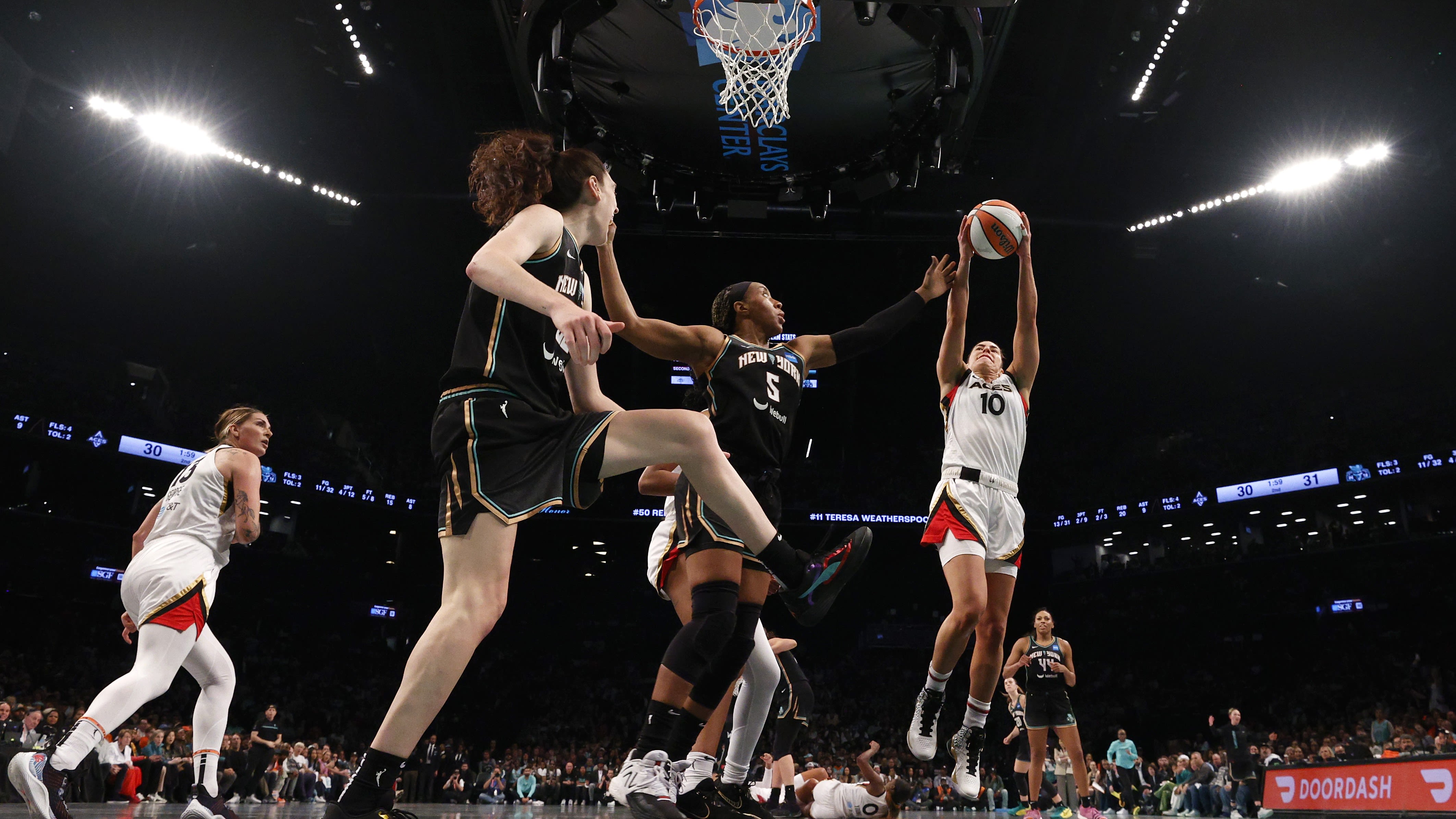 AT&T, Amazon Prime Video Strike Women’s Sports Ad Deal Across WNBA, NWSL (EXCLUSIVE)