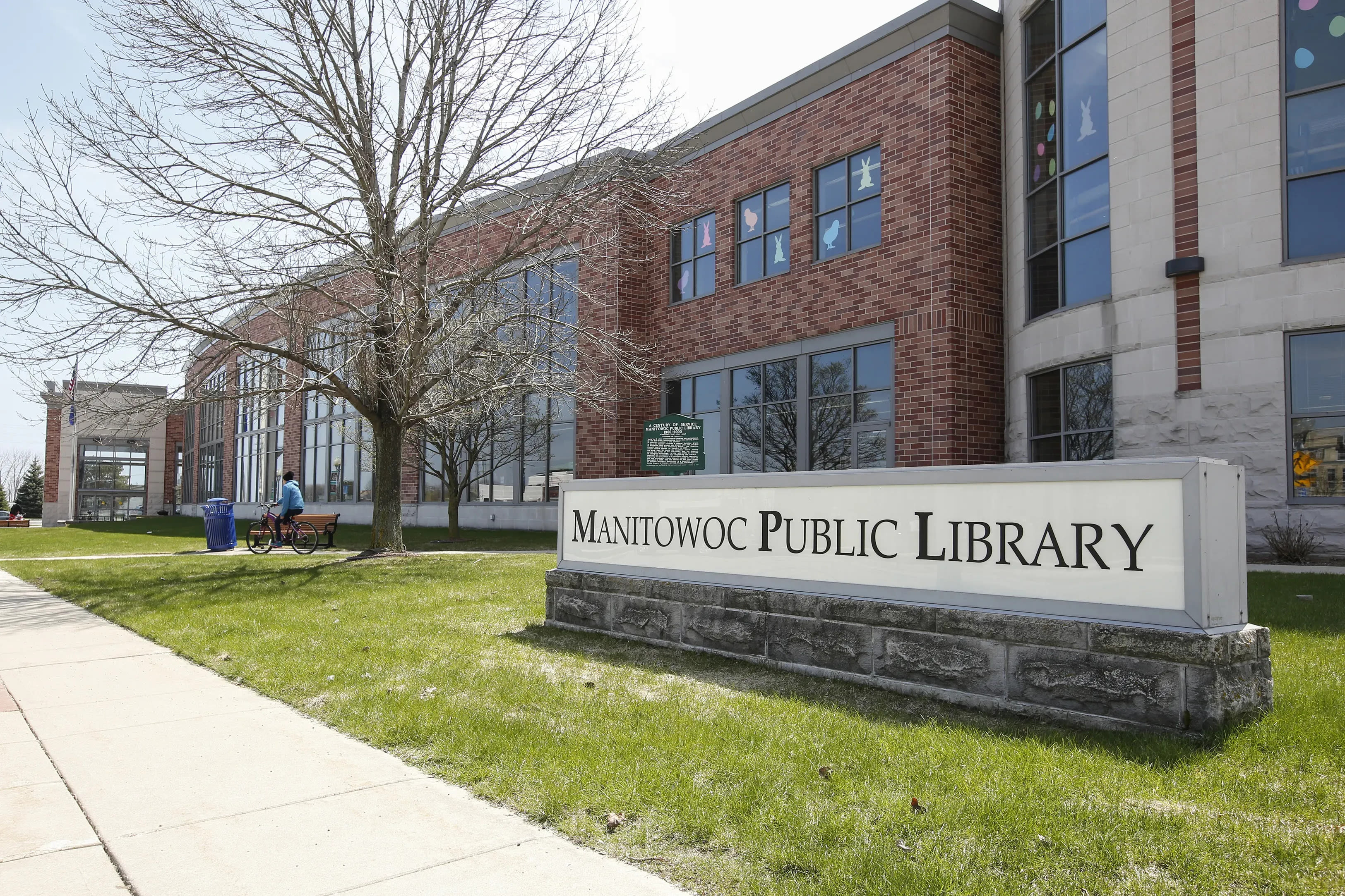 Mini Job Fair, discussion on Temple Grandin’s ‘Thinking in Pictures: My Life with Autism’ among this week’s events at Manitowoc library