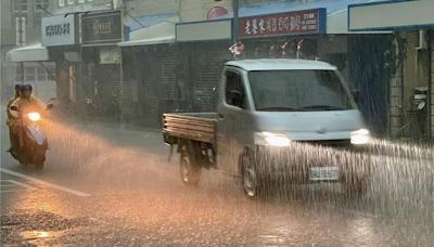 澎湖雷雨狂炸「天色秒黑」16航班1510人受影響