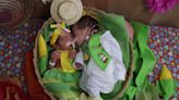 Recém-nascidos ganham sessão de fotos de São João em hospital na Bahia