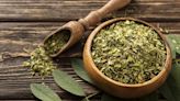 El té de hierba medicinal que reduce la inflamación del abdomen y previene dolencias