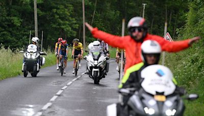 Criterium du Dauphine stage 5 neutralised after massive double crash