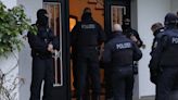 Minderjährige angeblich mit Waffen bedroht - Junge Flüchtlinge gefesselt? Polizeieinsatz in NRW-Asylheim sorgt für Wirbel