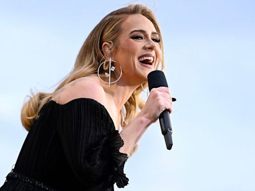 Adele Sings with Mini-Me Fan at Las Vegas Residency Show — See the Cute Clip!
