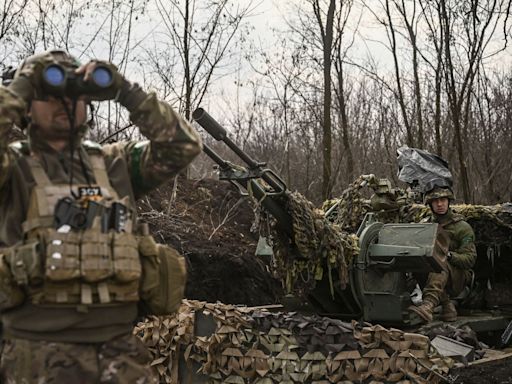 Ukraine is facing training problems, but it's handling its new combat troops better than the Russians, war analysts say