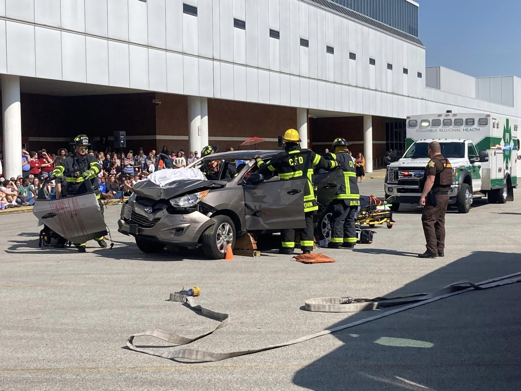 First responders stage 'Operation Safe Prom' to remind prom-goers of the dangers of drunk driving - The Republic News