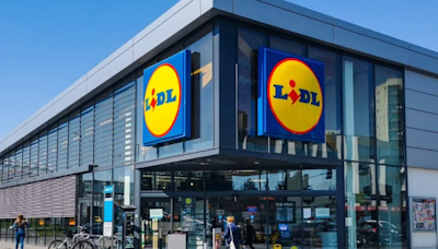 Lidl raises pay to match Aldi in battle for staff