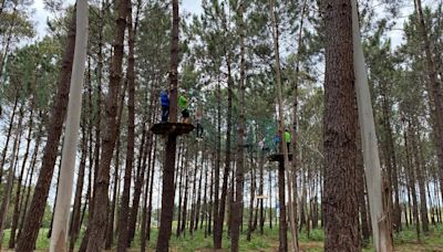 Abierto el primer parque de cuerdas en un monte de Tapia de Casariego, que ofrece entradas a particulares a partir de julio