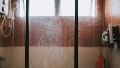 Cleaner's 'all-natural' method for cleaning glass shower door