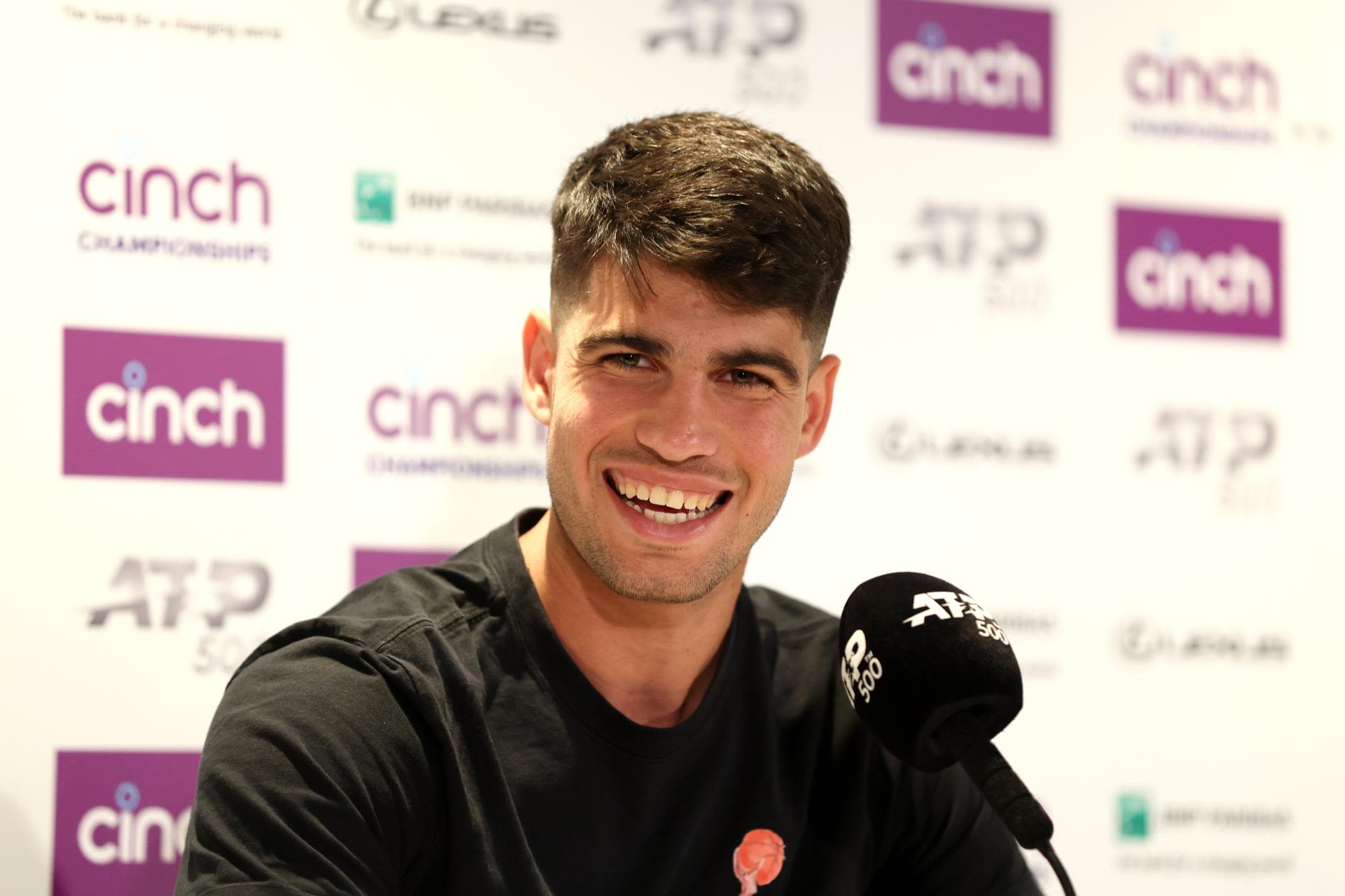 Carlos Alcaraz trains with a great champion at Wimbledon