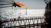 Oil Extends Slump Amid Signs Physical Market Is Amply Supplied