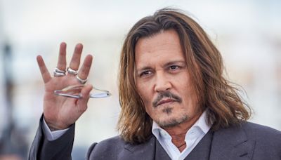 Johnny Depp métamorphosé : moqué au Festival de Cannes pour un détail physique, il a corrigé le tir