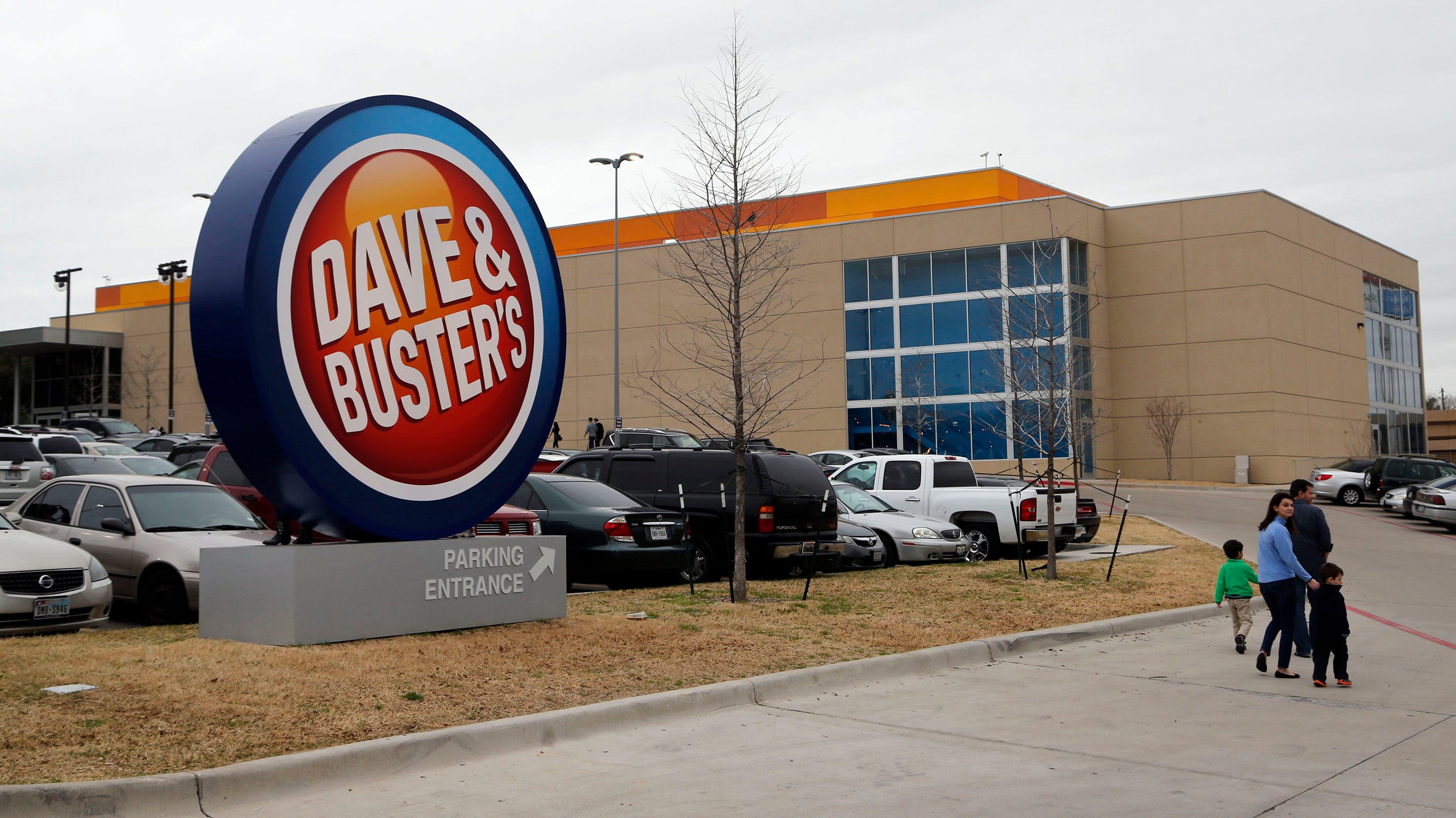 Dave & Buster’s will soon allow betting on arcade games