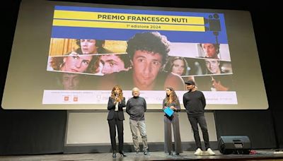 Premio Francesco Nuti, la seconda serata dedicata all’artista: sul palco Giuliana De Sio e Giovanni Veronesi