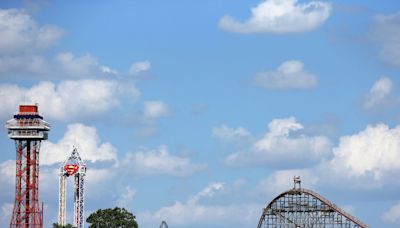 Six Flags rollercoaster traps riders in Dallas