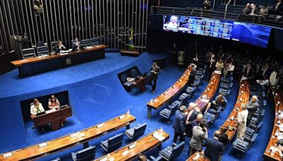 Senado adia votação de projeto que garante acesso público a praias