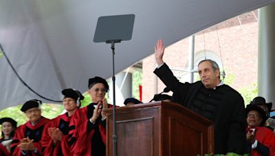 Former Harvard President Bacow, Maria Ressa to Receive Honorary Degrees at Commencement | News | The Harvard Crimson