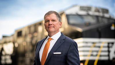 Norfolk Southern shareholders back CEO Alan Shaw but give activist investors three board seats (updated) - Trains