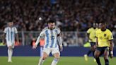 1-0. Messi; gol de tiro libre, récord en eliminatorias y triunfo en el debut ante Ecuador