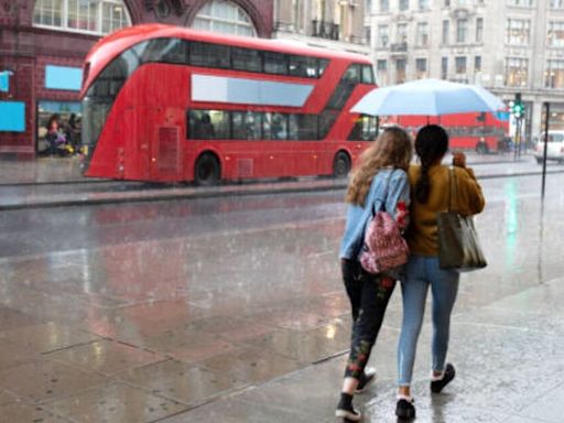 UK weather maps turn orange as 350-mile wall of water set to drench Britain