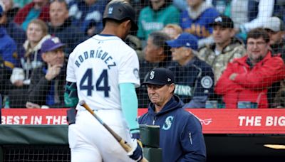 Mariners say J-Rod slated for MRI on ailing quad