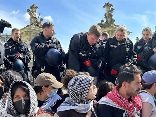 Räumung vor Humboldt-Universität: Aufgeheizte Stimmung bei Pro-Palästina-Demo an Berliner Uni