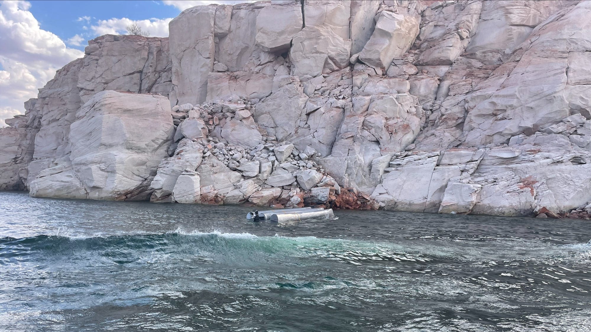 72-year-old woman, 2 children dead after pontoon boat capsizes on Lake Powell in Arizona