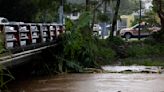 Menos lluvia para el sábado, pero suelos continúan saturados