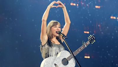 El guiño de Taylor Swift a su novio, Travis Kelce, en su concierto en París