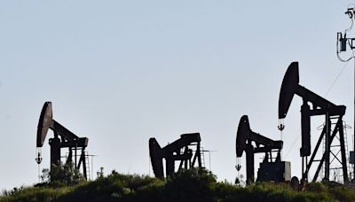 Petróleo se estabiliza mientras mercado evalúa señales mixtas sobre la demanda