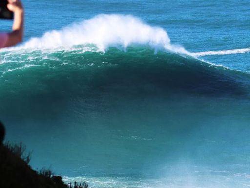 Las historias de un fotógrafo en Nazaré, la ola más grande del mundo