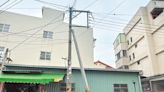 台中2電桿依偎引民憂 台電：正常工法