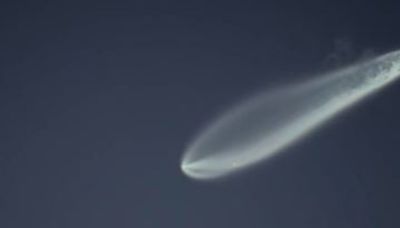 Lanzamiento de cohete SpaceX deja una estela brillante en el cielo de Los Ángeles