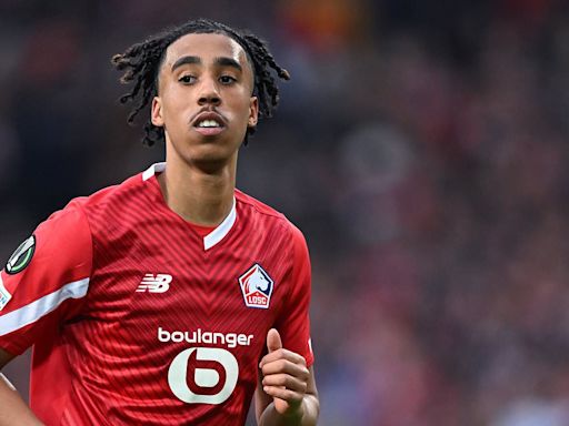 Rio Ferdinand urges Lille defender Leny Yoro to join Man United