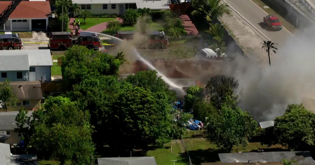 Abandoned house fire in Hollywood slows down traffic on I-95