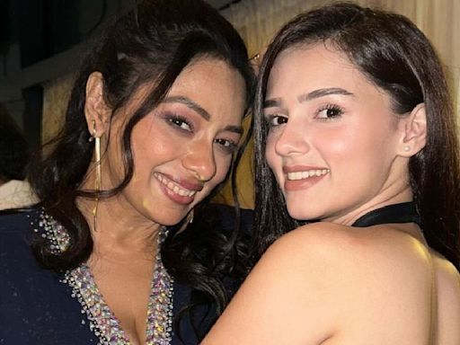 Anupamaa's Rupali Ganguly and Nishi Saxena pose for heartfelt photo on sets; see BTS from wedding sequence