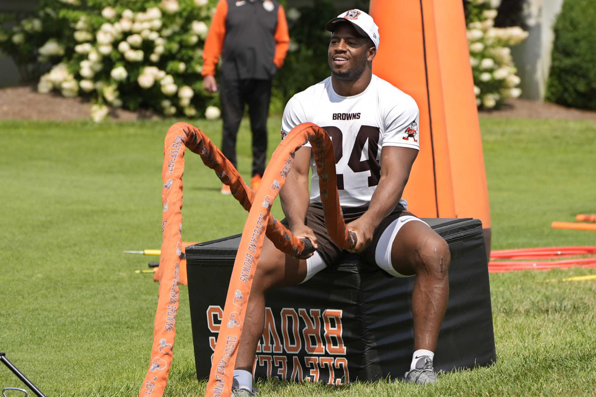 Browns RB Chubb does post-practice sprints as he continues rapid recovery from gruesome knee injury