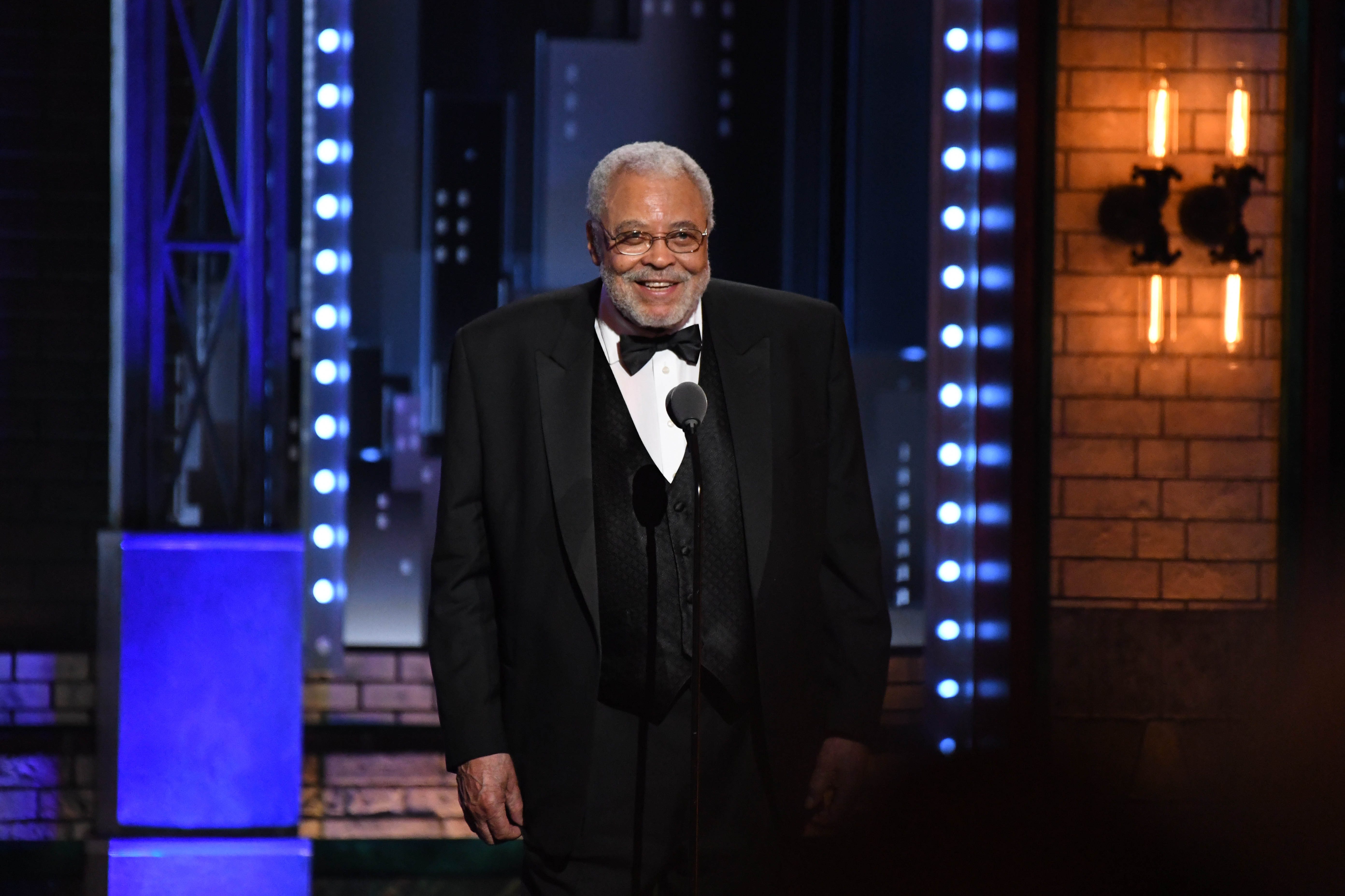 Michigan football pays tribute to James Earl Jones after his death