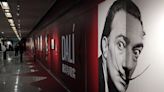 Dalí conquista el metro de Shanghái de la mano del Cervantes