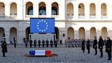 Macron rinde un homenaje solemne a Delors "el reconciliador" ante mandatarios europeos